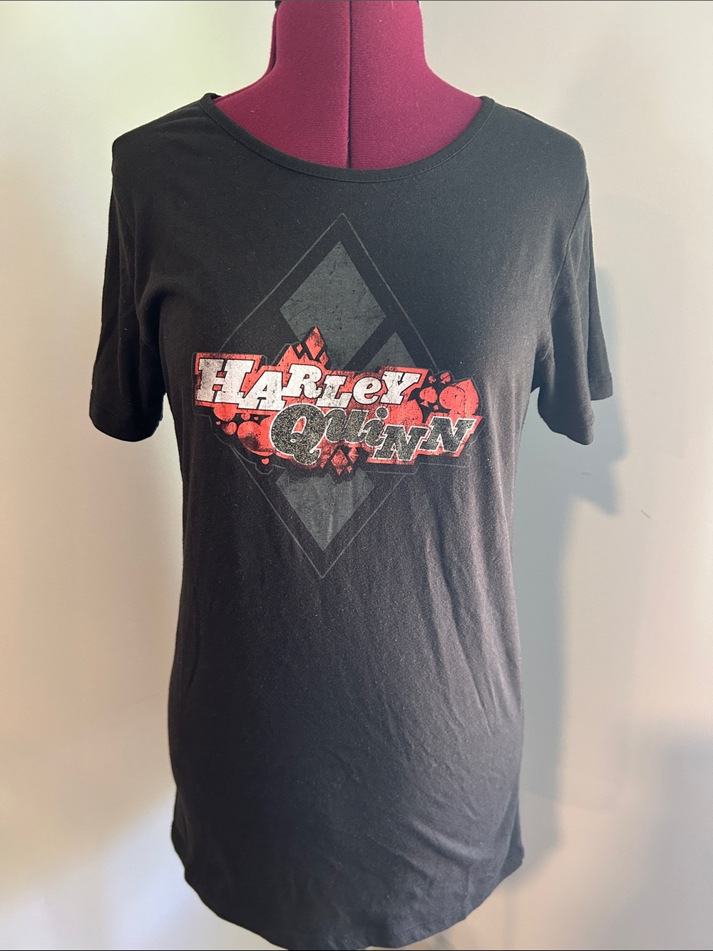 Harley Quinn Graphic Short Sleeve Tee - Black & Red